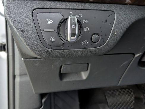 Used 2019 Audi Q5 2.0T Premium w/ Convenience Package image 16