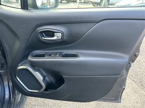Used 2019 Jeep Renegade Limited w/ UConnect 8.4 Nav Group image 8