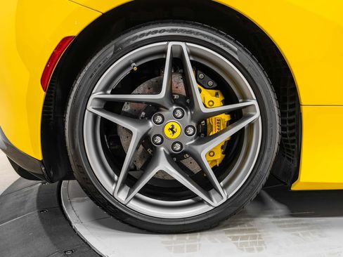 Certified 2022 Ferrari F8 Tributo RWD image 16