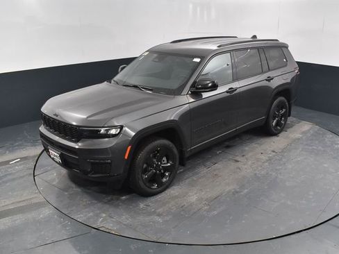 New 2025 Jeep Grand Cherokee L Limited w/ Black Appearance Package image 44