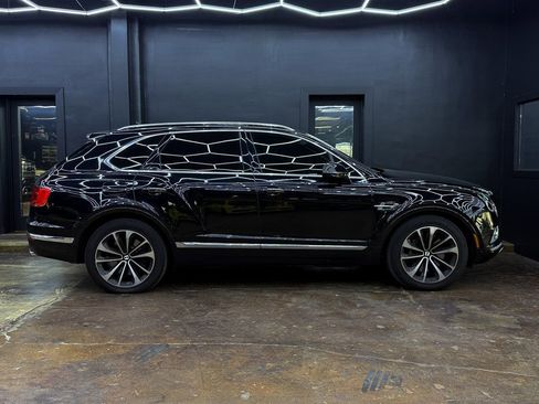 Used 2017 Bentley Bentayga image 8
