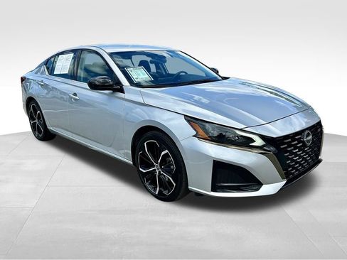 Certified 2025 Nissan Altima 2.5 SR FWD image 3