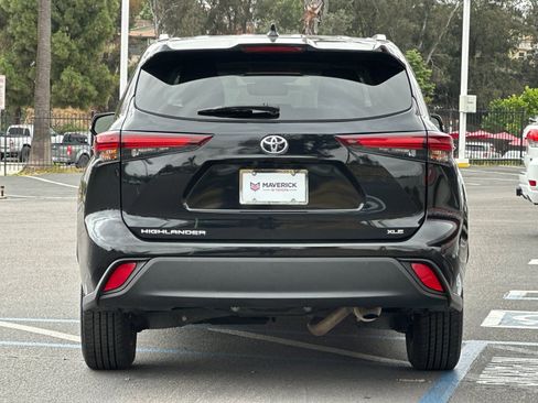 Used 2024 Toyota Highlander XLE FWD image 4