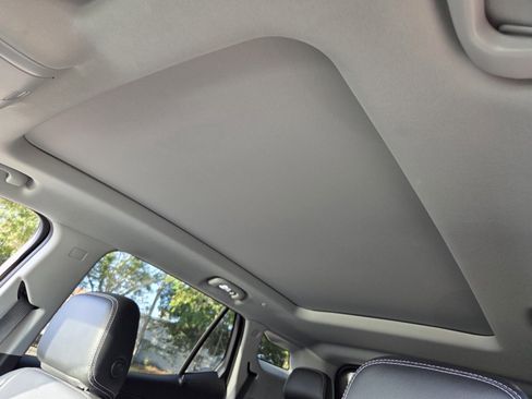 Certified 2023 GMC Terrain SLT FWD image 24