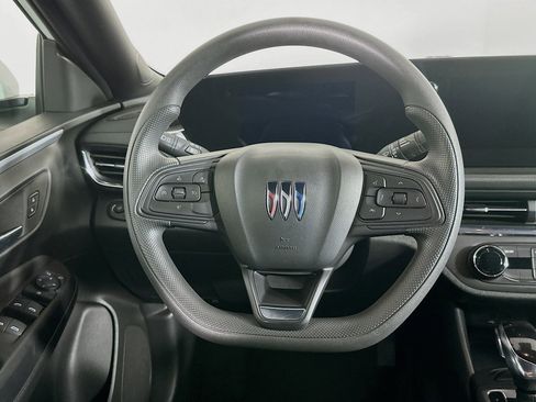 Used 2025 Buick Envista Preferred image 17
