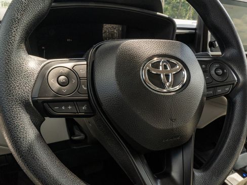 Used 2026 Toyota Corolla Cross L FWD image 31