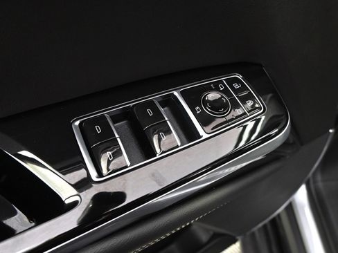 Certified 2025 Cadillac Escalade Premium Luxury image 24