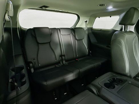 Used 2026 Kia Carnival SX w/ SX Dark Edition Package image 35