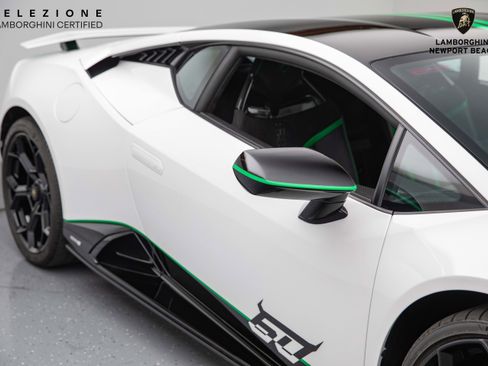 Used 2023 Lamborghini Huracan Tecnica image 3