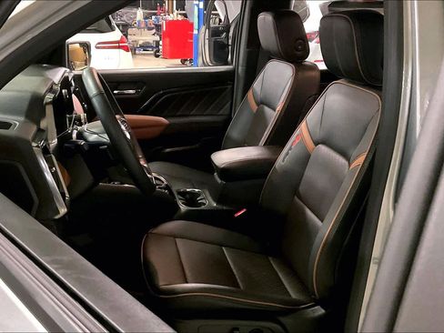 Used 2024 GMC Canyon AT4 w/ AT4 Premium Package image 8