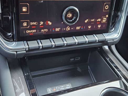 Used 2025 GMC Yukon Elevation image 23