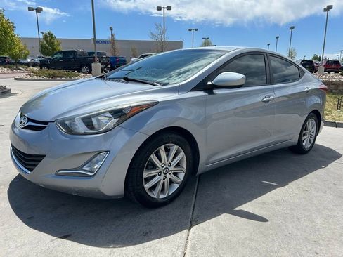 Used 2015 Hyundai Elantra SE w/ Option Group 02 FWD image 3