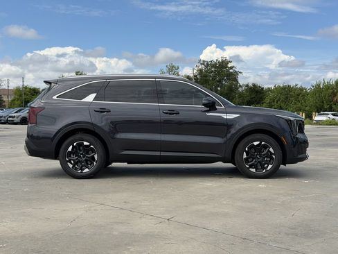 Used 2026 Kia Sorento S FWD image 3