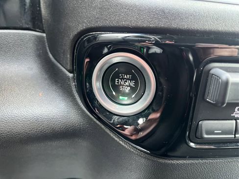 Used 2023 Chevrolet Silverado 1500 LT image 29