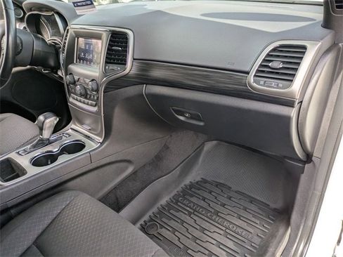 Used 2021 Jeep Grand Cherokee Laredo image 38