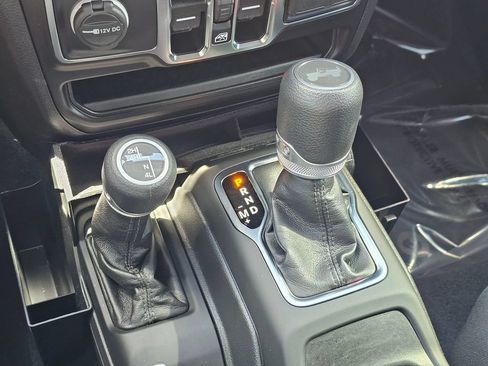Used 2022 Jeep Wrangler Unlimited Sport AWD/4WD image 31