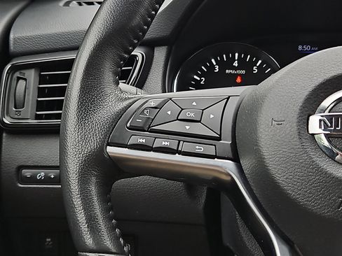 Used 2018 Nissan Rogue SV w/ Premium Package AWD/4WD image 20