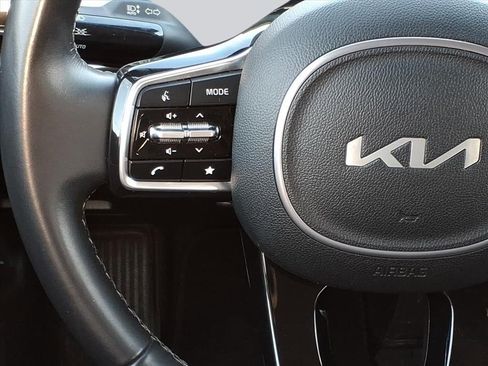Used 2024 Kia Sorento S image 6