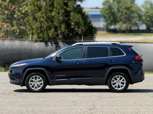 Used 2016 Jeep Cherokee Latitude AWD/4WD image 8