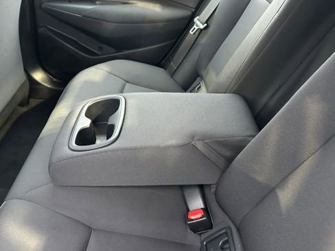 Used 2025 Toyota Corolla LE image 28
