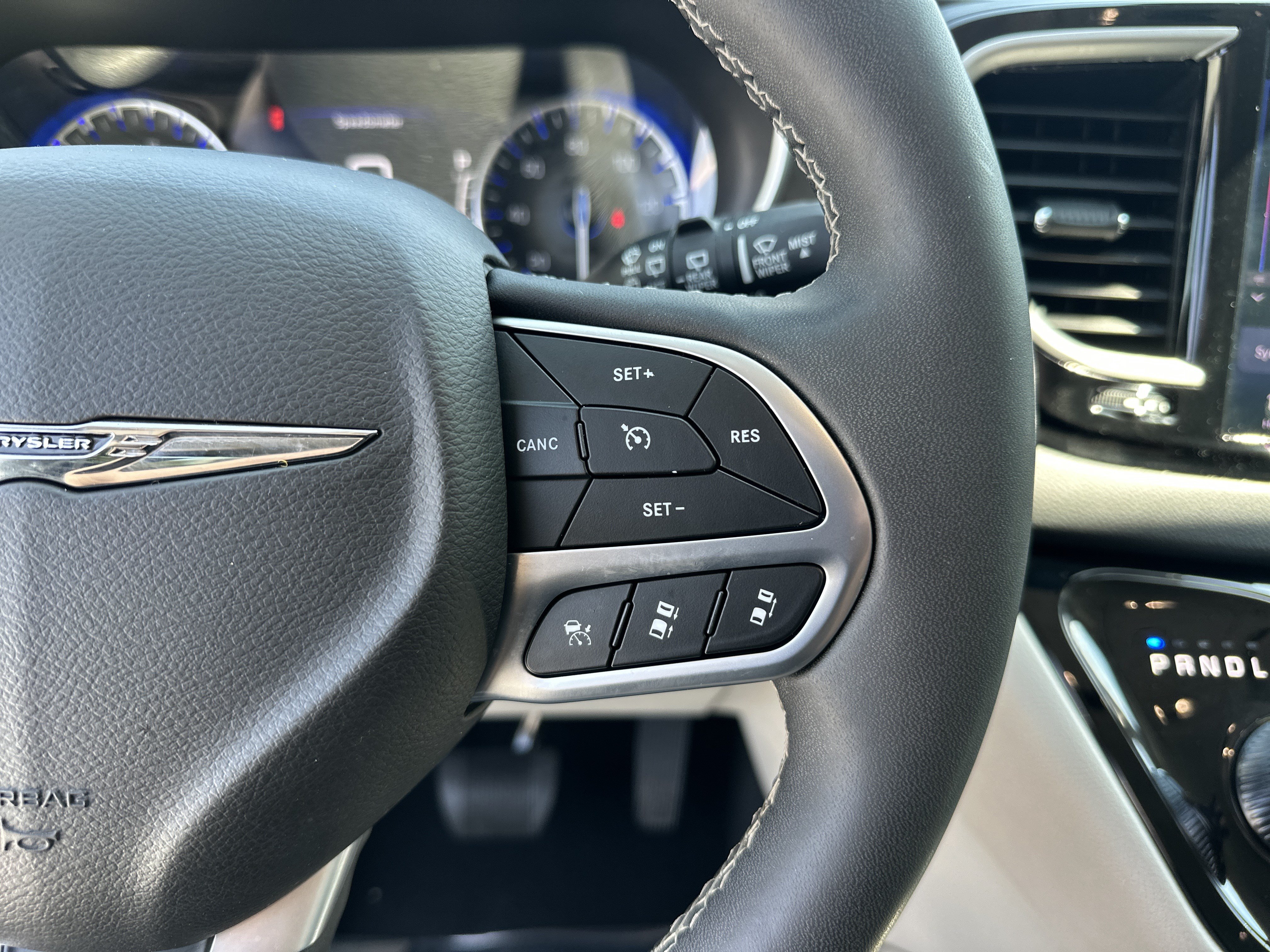 Used 2024 Chrysler Pacifica Touring-L FWD image 20