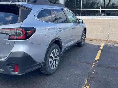 Used 2021 Subaru Outback Premium image 3