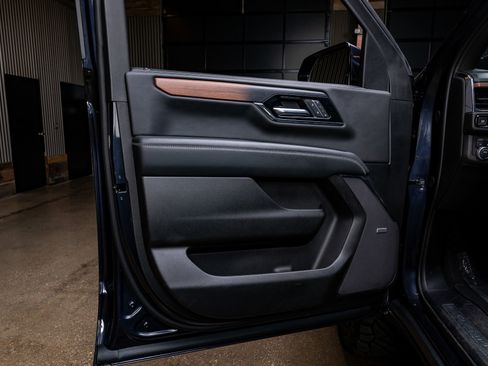 Used 2025 GMC Yukon Denali AWD/4WD image 31