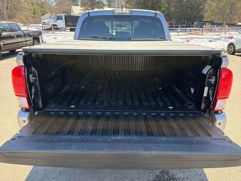 Used 2017 Toyota Tacoma TRD Off-Road w/ Premium & Technology Package image 24