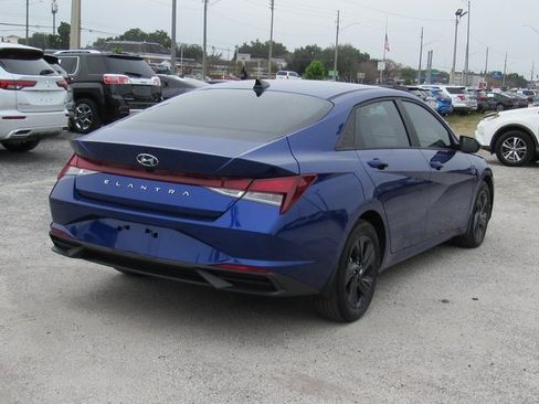 Used 2022 Hyundai Elantra SEL image 3