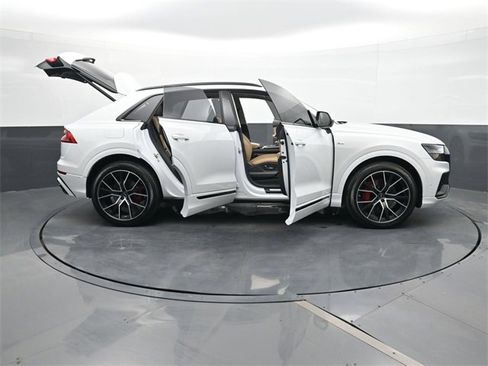 Used 2022 Audi Q8 Prestige image 34