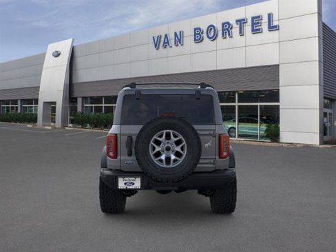 New 2025 Ford Bronco Badlands image 5