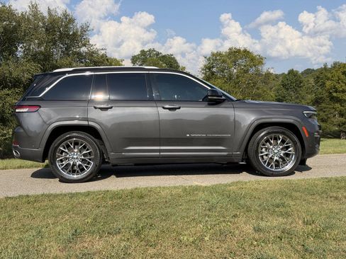 Used 2022 Jeep Grand Cherokee Summit w/ Luxury Tech Group V AWD/4WD image 3