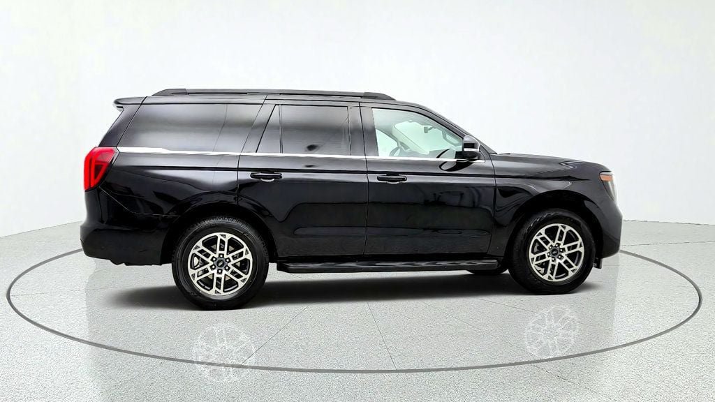 Used 2025 Ford Expedition Active AWD/4WD image 4
