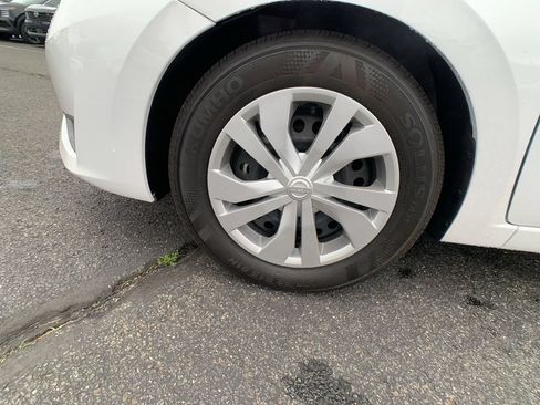 Used 2025 Nissan Versa S FWD image 33