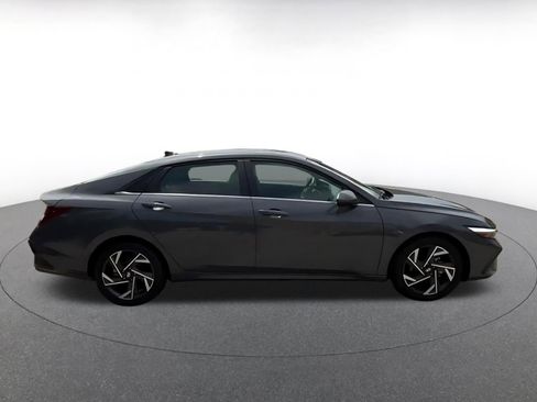 Used 2025 Hyundai Elantra SEL FWD image 16
