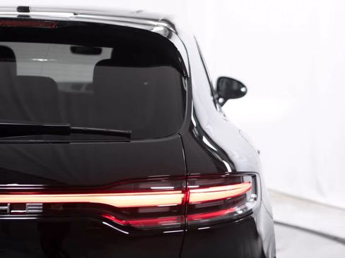 Certified 2026 Porsche Macan AWD/4WD image 21