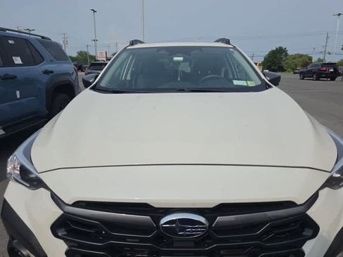 Used 2024 Subaru Crosstrek 2.0i Premium AWD/4WD image 3