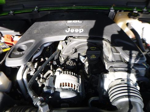 Used 2019 Jeep Wrangler Unlimited Rubicon w/ Uconnect 4C Nav & Sound Group image 27