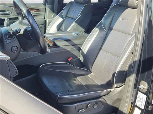 Used 2022 Cadillac Escalade Premium Luxury image 16