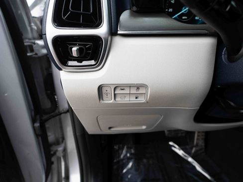 Used 2022 Kia Sorento SX Prestige image 11