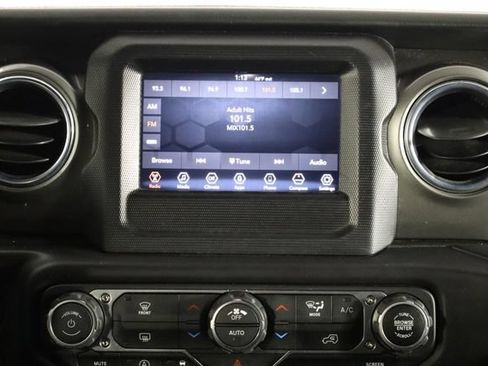 Used 2018 Jeep Wrangler Unlimited Sahara AWD/4WD image 23