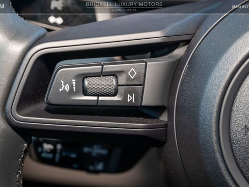 Used 2025 Porsche Macan 4 Electric image 31