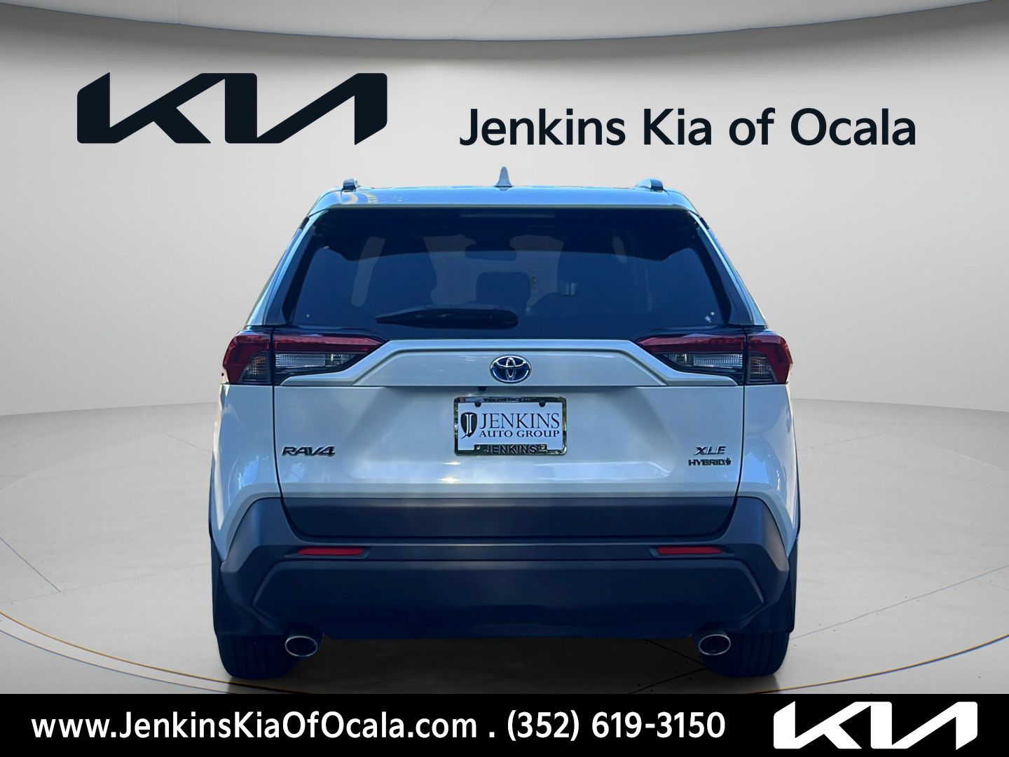 Used 2022 Toyota RAV4 XLE Premium AWD/4WD image 4