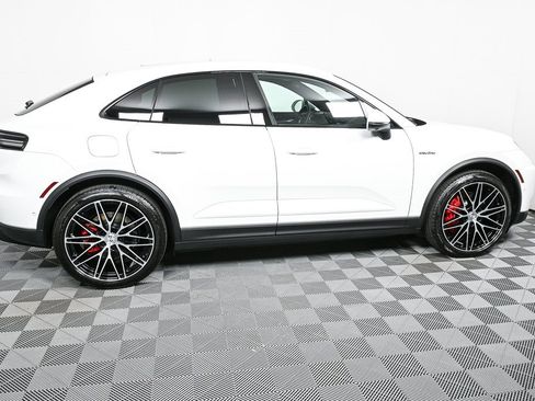 New 2025 Porsche Macan 4S Electric image 32
