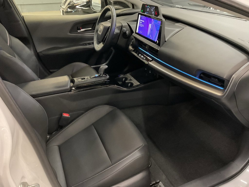 Used 2024 Toyota Prius XLE AWD/4WD image 18