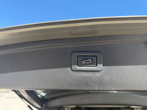 Used 2018 Subaru Outback 2.5i Touring w/ Popular Package #3 AWD/4WD image 9
