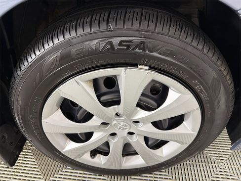 Used 2025 Toyota Corolla LE image 12