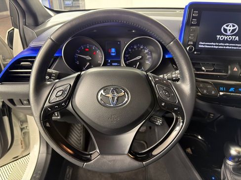 Used 2020 Toyota C-HR XLE image 17