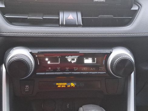 Used 2020 Toyota RAV4 LE image 22