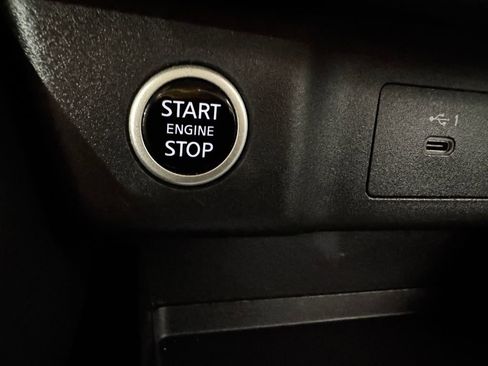 Used 2023 Nissan Rogue SV image 41